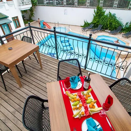 Castello & Aparts Hotell 3*