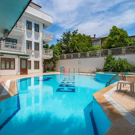 Otel Castello & Aparts 3*