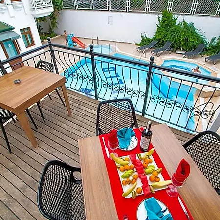 Castello & Aparts Szálloda 3*