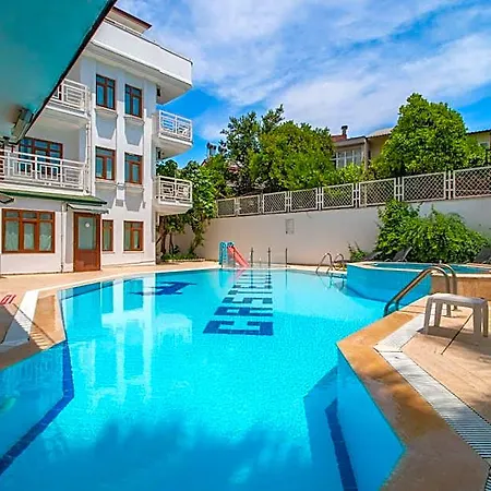 Castello & Aparts Szálloda 3*