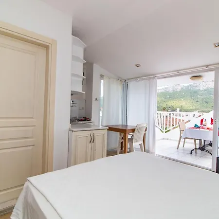 Castello & Aparts Szálloda 3*