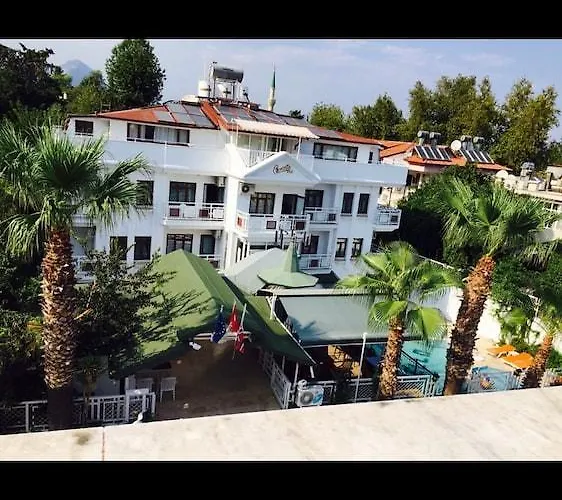 Castello & Aparts מלון
