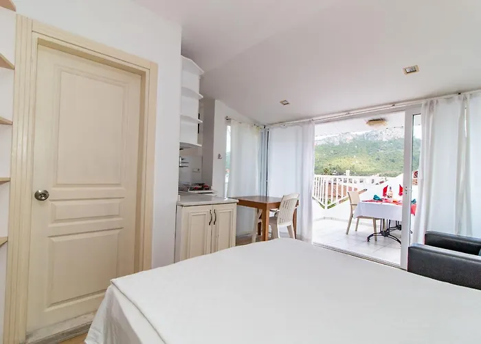 Castello & Aparts Hotel 3*