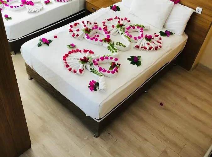 מלון Castello & Aparts 3*